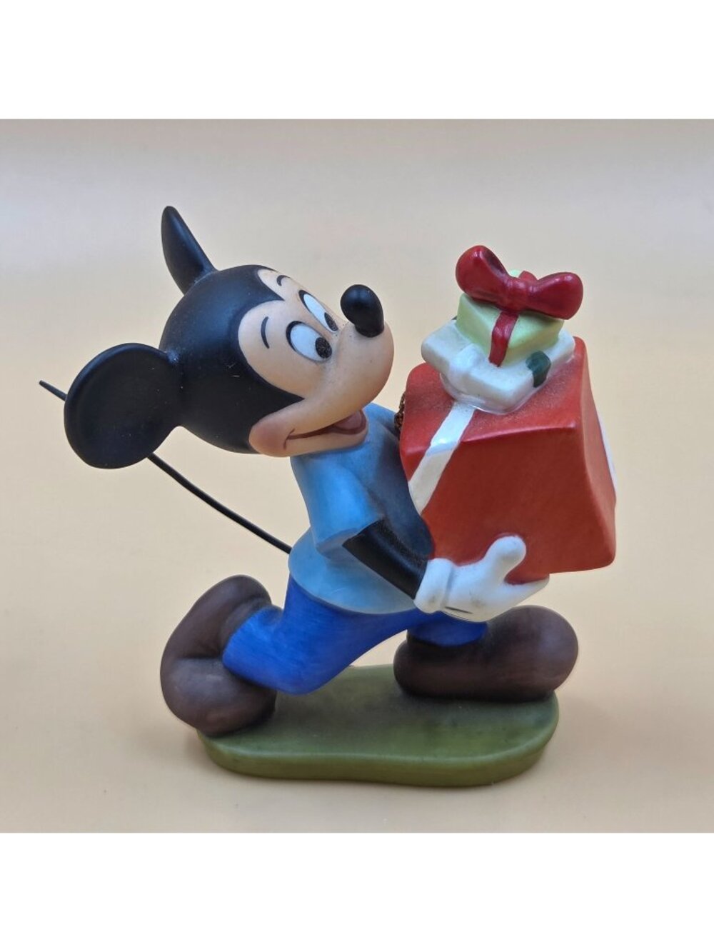 WDCC Mickey Mouse Pluto's Christmas Tree Present For My Pals Disney Ornament